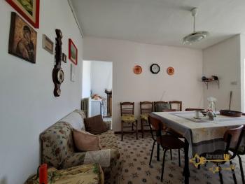 Cosy two-bedroom town house in good habitable condition. San Buono Img14