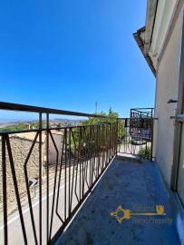 Two-bedroom town house with panoramic terrace and large cellar. Tornareccio. Img14