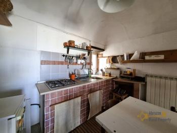 Two-bedroom town house with panoramic terrace and large cellar. Tornareccio. Img7