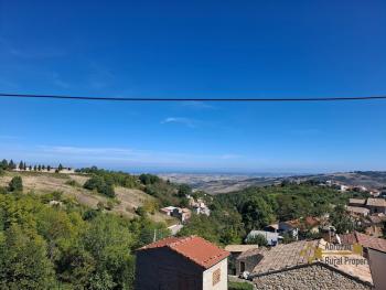 Two-bedroom town house with panoramic terrace and large cellar. Tornareccio. Img2