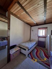 Two-bedroom town house with panoramic terrace and large cellar. Tornareccio. Img17