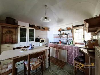 Two-bedroom town house with panoramic terrace and large cellar. Tornareccio. Img6