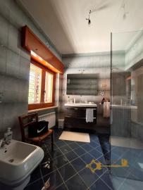 Three-bedroom town house with terrace and cellar. Montemitro Img20