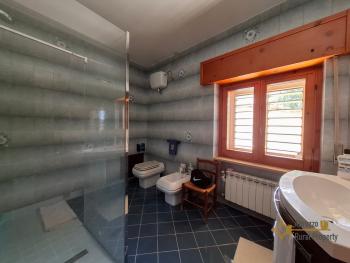 Three-bedroom town house with terrace and cellar. Montemitro Img22