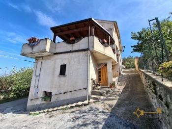 Three-bedroom town house with terrace and cellar. Montemitro Img25