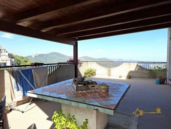 Three-bedroom town house with terrace and cellar. Montemitro