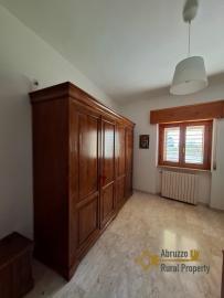 Three-bedroom town house with terrace and cellar. Montemitro Img15