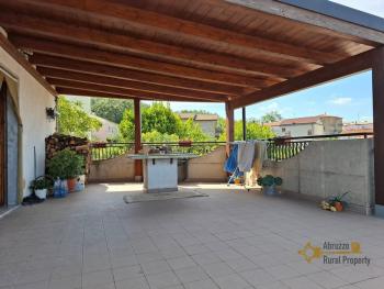 Three-bedroom town house with terrace and cellar. Montemitro Img2