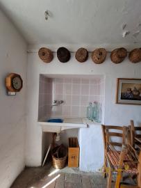 Four-bedroom character stone house with cellar and mountain view. Carunchio. Img5