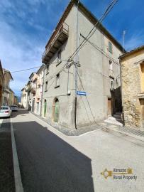 Four-bedroom character stone house with cellar and mountain view. Carunchio. Img26