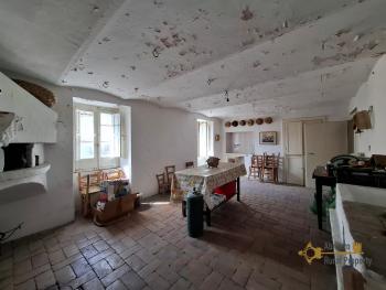 Four-bedroom character stone house with cellar and mountain view. Carunchio. Img6
