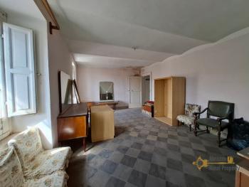 Four-bedroom character stone house with cellar and mountain view. Carunchio. Img13