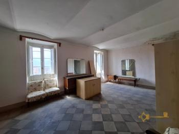 Four-bedroom character stone house with cellar and mountain view. Carunchio. Img12