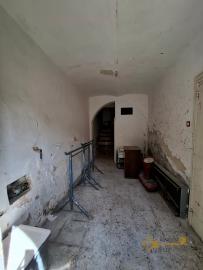 Four-bedroom character stone house with cellar and mountain view. Carunchio. Img21