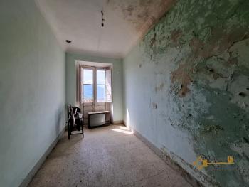 Four-bedroom character stone house with cellar and mountain view. Carunchio. Img16