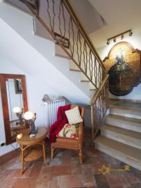 Six-bedroom large estate comprising of two bedroom house, three apartments, land, panoramic swimming pool, outdoor jacuzzi and barn. Img26