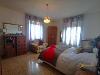 Six-bedroom large estate comprising of two bedroom house, three apartments, land, panoramic swimming pool, outdoor jacuzzi and barn. Img29