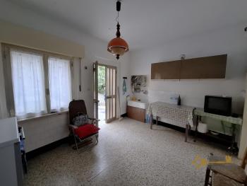 Two-bedroom stone house in habitable conditions, with basement and two cellars. Montemitro. Img5