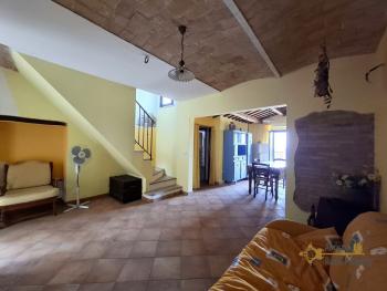 Recently restored, character town house. Palmoli. Img4