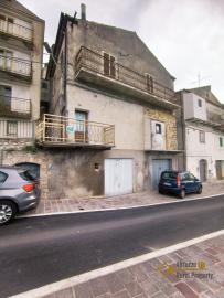 Three-bedroom stone house with panoramic balcony and two cellars.Tufillo Img3