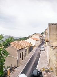 Three-bedroom stone house with panoramic balcony and two cellars.Tufillo Img23