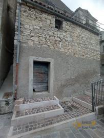 Three-bedroom stone house with panoramic balcony and two cellars.Tufillo Img39