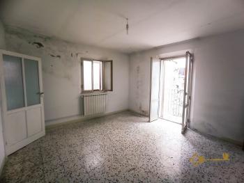 Three-bedroom stone house with panoramic balcony and two cellars.Tufillo Img35