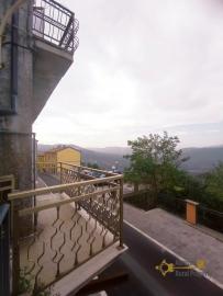 Three-bedroom stone house with panoramic balcony and two cellars.Tufillo Img4