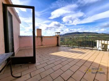 Recently restored two-bedroom town house with fantastic lake view terrace. Colledimezzo Img30