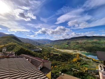 Recently restored two-bedroom town house with fantastic lake view terrace. Colledimezzo Img32