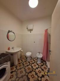 Recently restored two-bedroom town house with fantastic lake view terrace. Colledimezzo Img15