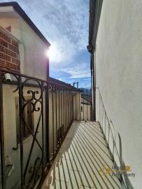 Recently restored two-bedroom town house with fantastic lake view terrace. Colledimezzo Img21