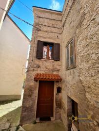 One-bedroom completely restored stone house with vaulted ceilings and cellar. Belmonte del Sannio. Img2