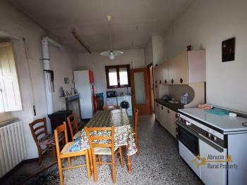 Detached, four-bedroom town house with two large cellars and back garden. Spectacular mountain view. Img4