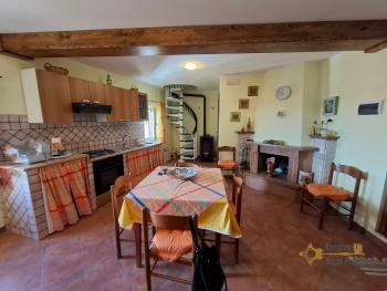 Completely restored town house with one bedroom and amazing panoramic view. Guardiabruna.