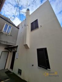 Completely restored town house with one bedroom and amazing panoramic view. Guardiabruna. Img2