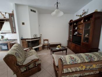 Four-bedroom town house with terrace, small garden, garage and cellar. Celenza Sul Trigno