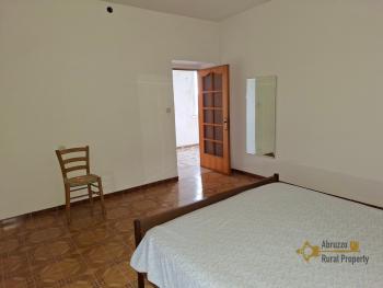 Four-bedroom town house with terrace, small garden, garage and cellar. Celenza Sul Trigno Img44