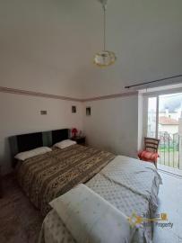 One-bedroom town house with barrel ceilings and cellar. Gissi Img10