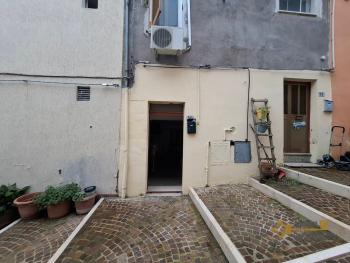 One-bedroom town house with barrel ceilings and cellar. Gissi Img2