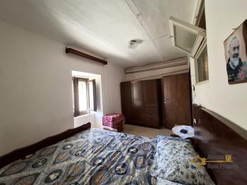 Two-bedroom town house with new kitchen, garage and beautiful panoramic view. Dogliola Img14