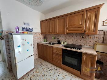 Cozy town house in perfect conditions with large basement. Near the coast. Tavenna Img9