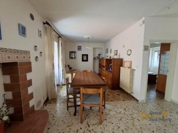 Cozy town house in perfect conditions with large basement. Near the coast. Tavenna Img3