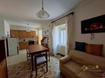 Cozy town house in perfect conditions with large basement. Near the coast. Tavenna Img7