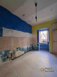 Three-bedroom period building with roof terrace, dated back to the 1800. Sant'Eusanio del Sangro. Img6