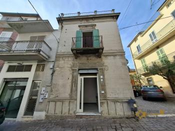 Three-bedroom period building with roof terrace, dated back to the 1800. Sant'Eusanio del Sangro. Img28