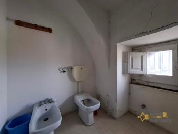 Elegant historic palace of approximately 380 sqm, situated in a beautiful 19th-century palazzo. Atessa. Img51