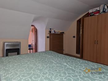 Completely restored, three-bedroom stone house with panoramic terrace. Gissi Img12