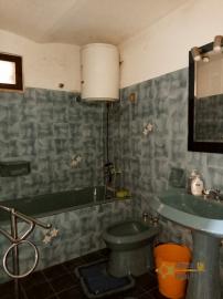 Beautiful town house with incredible lake view terraces and garden. Guardialfiera Img35