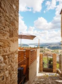 Beautiful town house with incredible lake view terraces and garden. Guardialfiera Img34